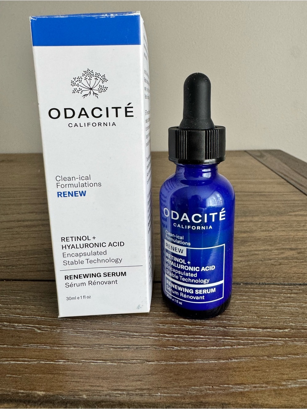 Odacité Renew Retinol + Hyaluronic Acid Renewing Serum — Blue